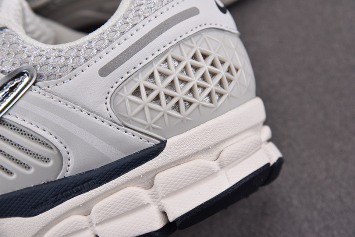 NK Zoom Vomero 5 “Photon Dust” FD0884-025