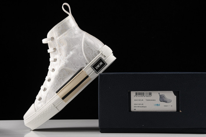 D10R SNEAKER