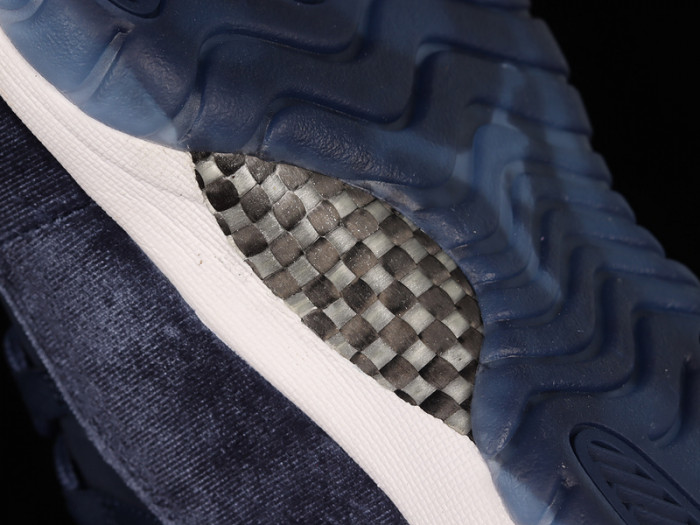 Air Jordan 11 Velvet “Midnight Navy” AR0715-441