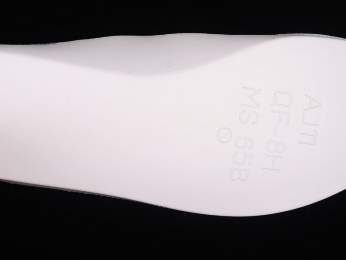 Air Jordan 11 Velvet “Midnight Navy” AR0715-441