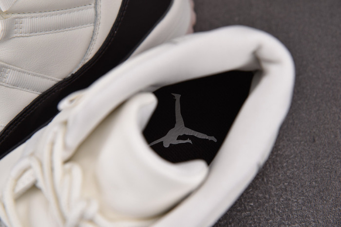 Air Jordan 11 WMNS “Neapolitan” AR0715-101