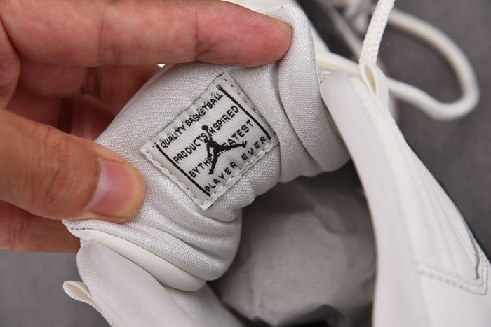 Air Jordan 11 WMNS “Neapolitan” AR0715-101