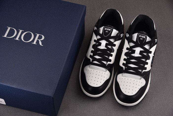 D10R B57 LOW SNEAKER