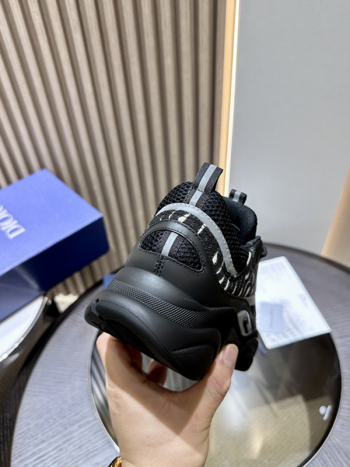 D10R SNEAKER