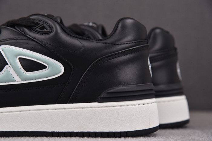 D10R B57 LOW SNEAKER