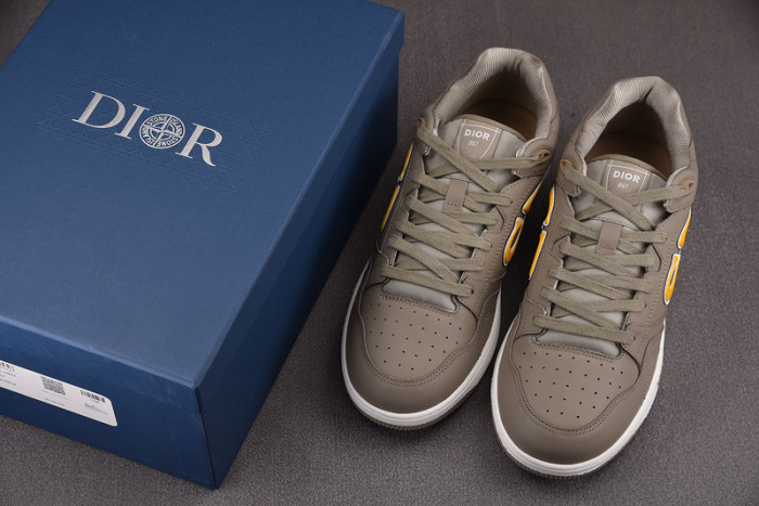 D10R B57 LOW SNEAKER