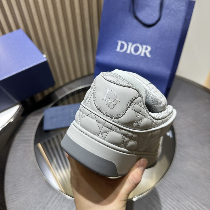 D10R B9s SNEAKER