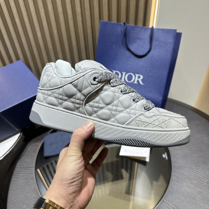 D10R B9s SNEAKER