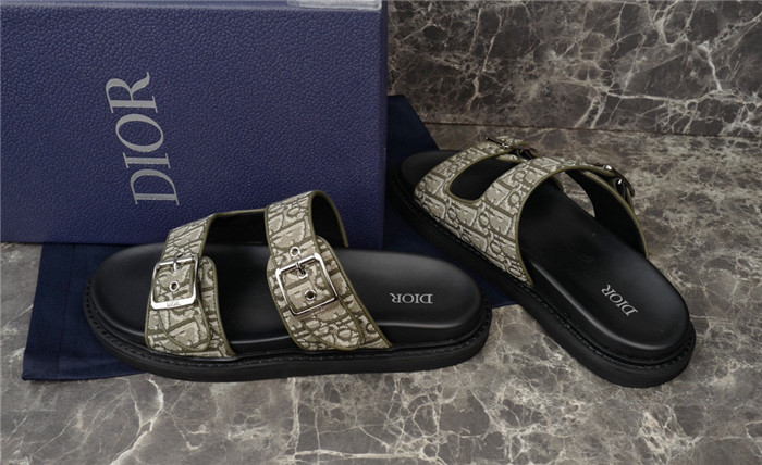d10r sandal