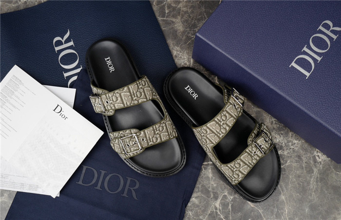 d10r sandal