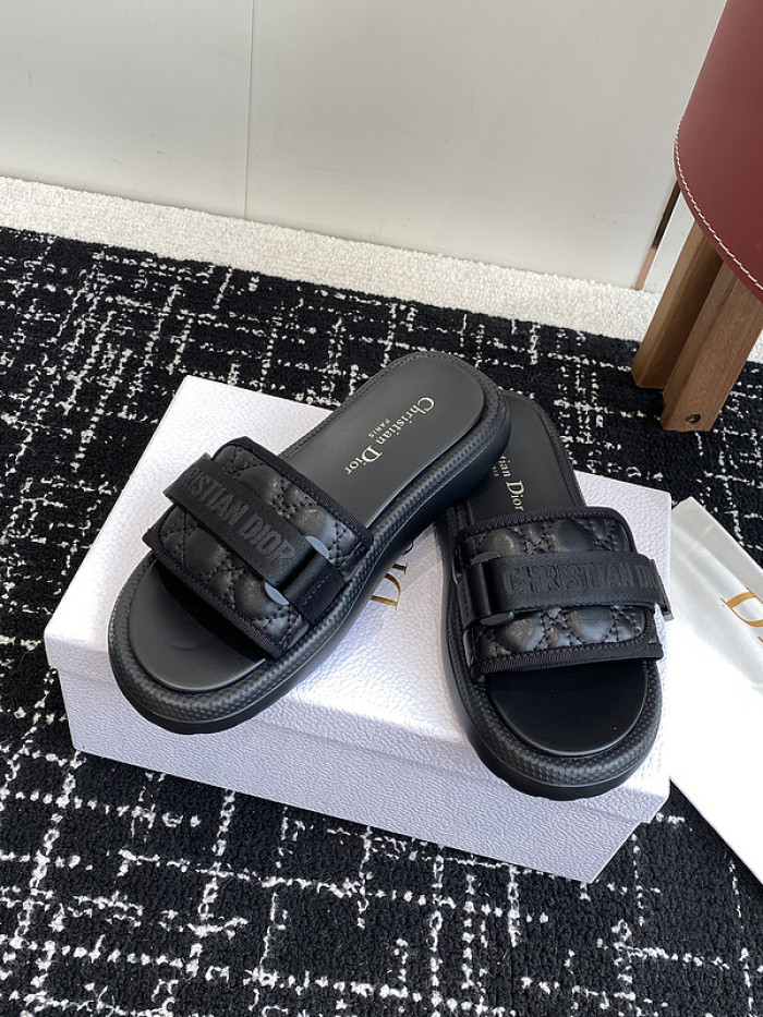 d10r sandal