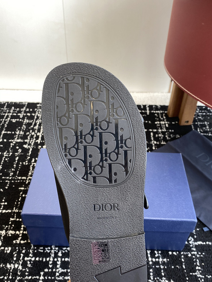 d10r sandal