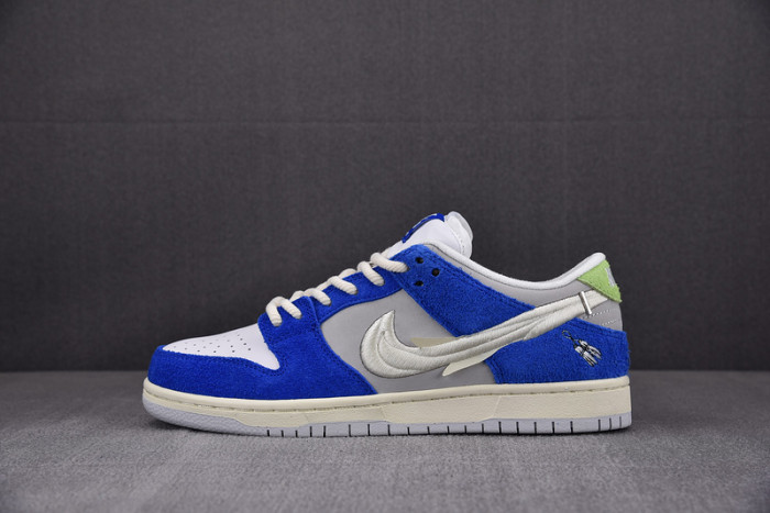 Fly Streetwear x Nike SB Dunk Low DQ5130-400
