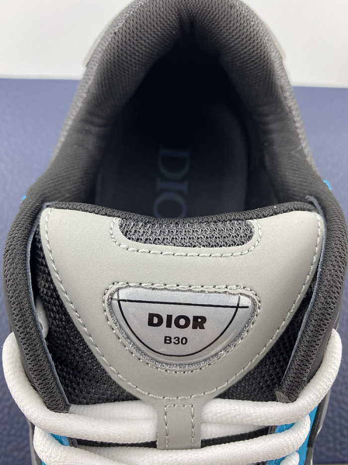 D10R SNEAKER