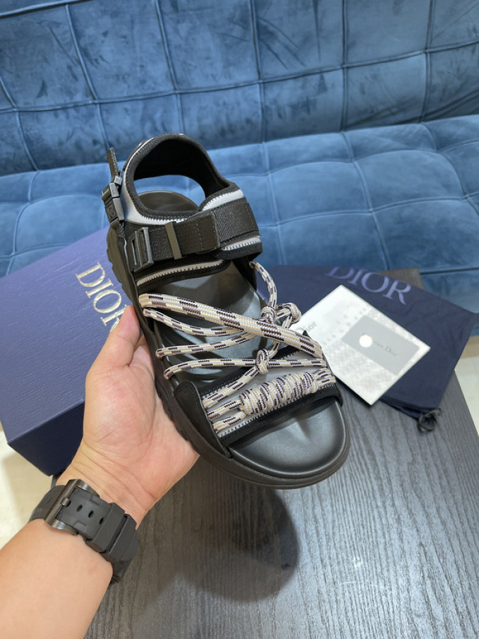 d10r sandal