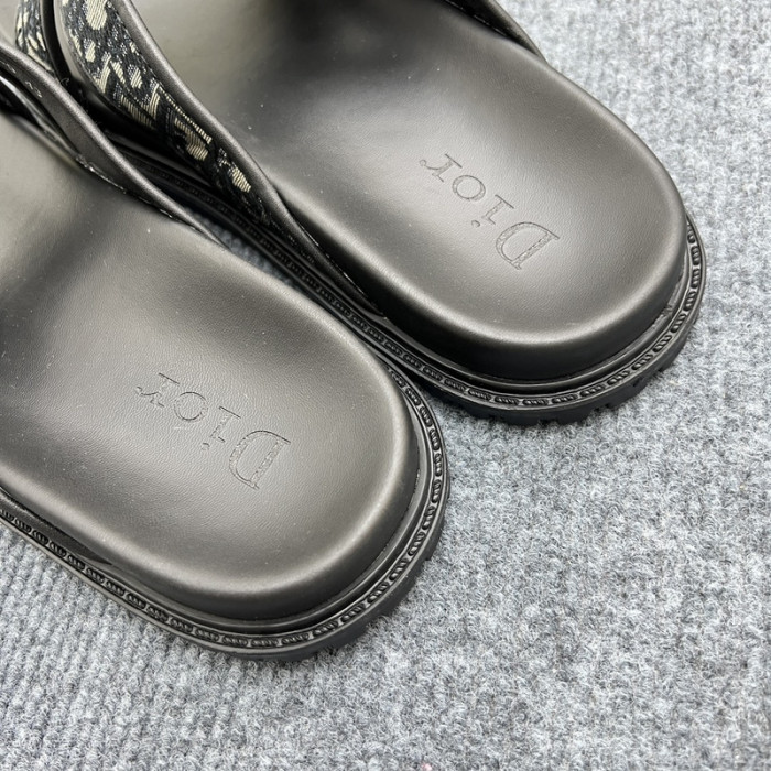d10r sandal
