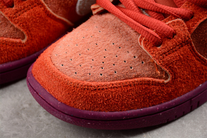 Nike SB Dunk Low “Mystic Red” DV5429-601