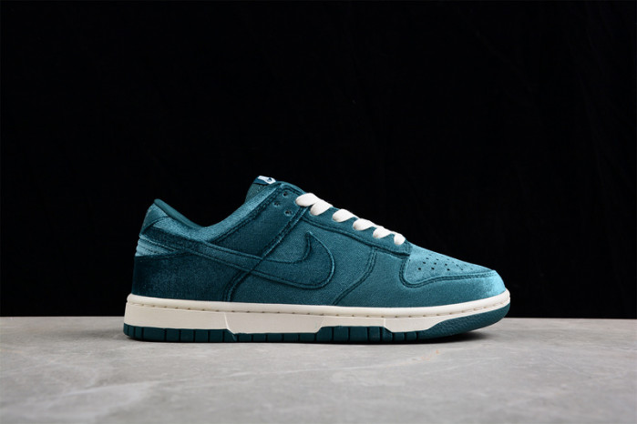 Nike Dunk Low "Green Velvet"  DZ5224-300