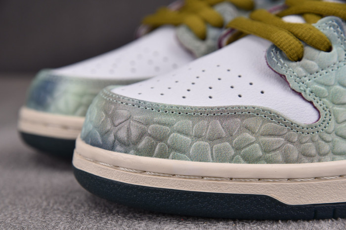 Nike SB Dunk Low Alexis Sablone Chameleon  HJ3386-300