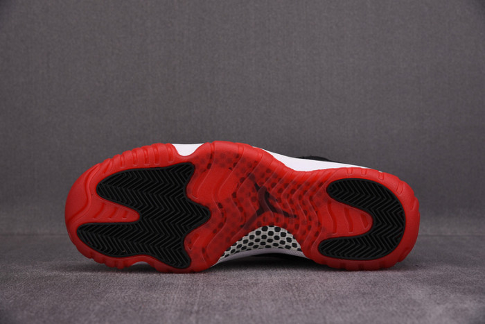 AIR JORDAN 11 Retro Playoffs Bred (2019) 378037-061
