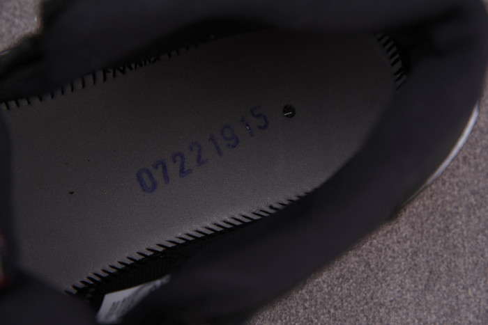 AIR JORDAN 11 Retro Playoffs Bred (2019) 378037-061