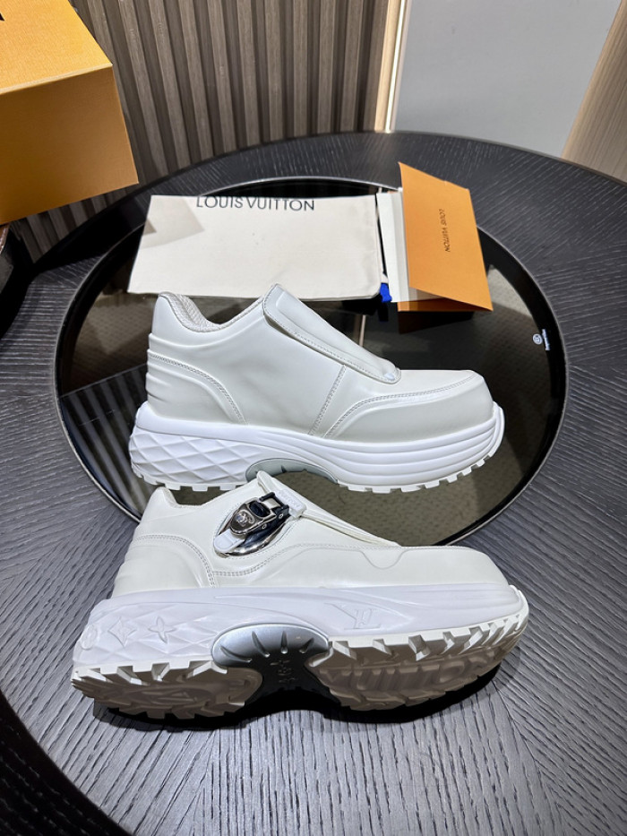 L0VT SNEAKER