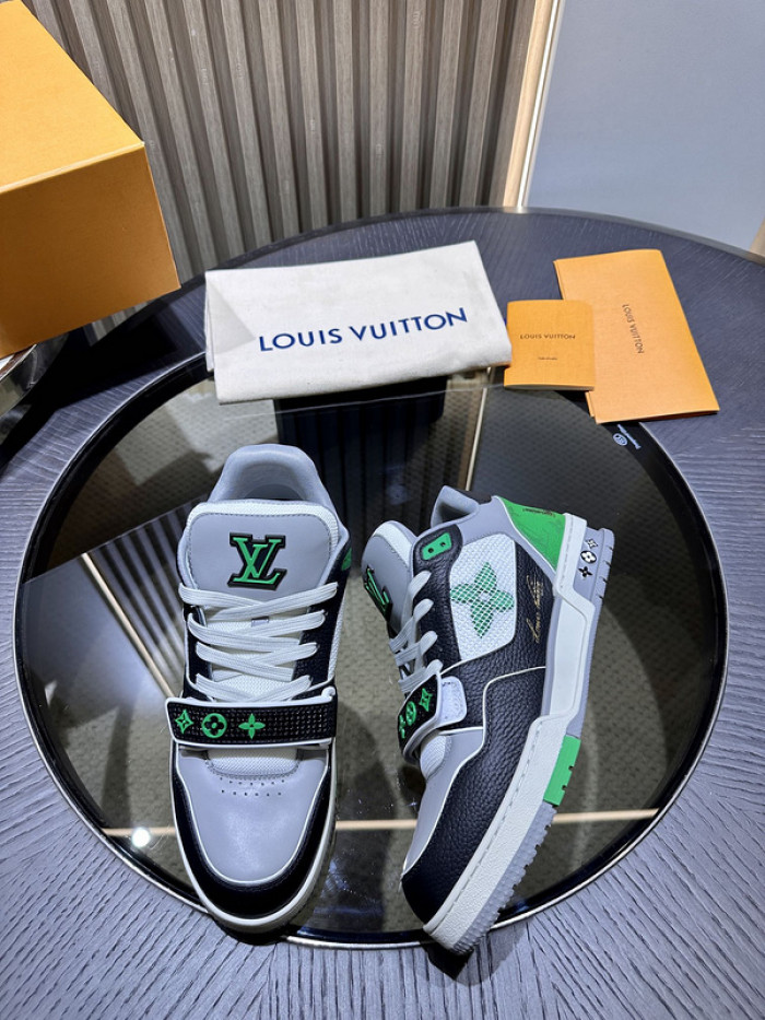 L0VT SNEAKER