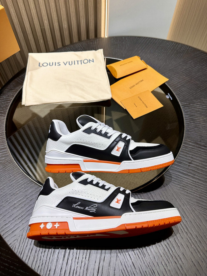 L0VT SNEAKER