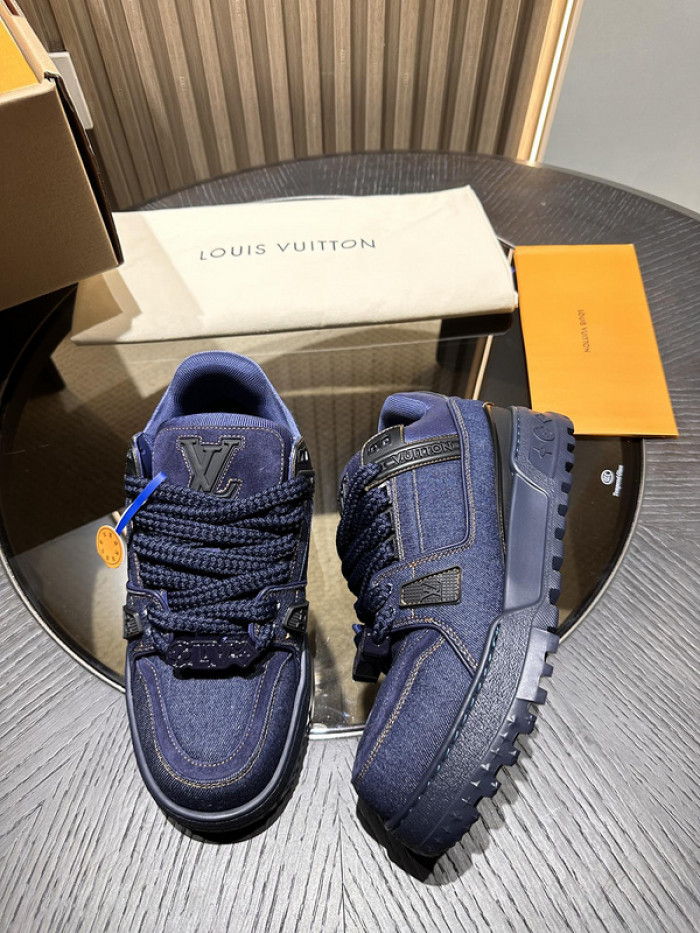 L0VT SNEAKER