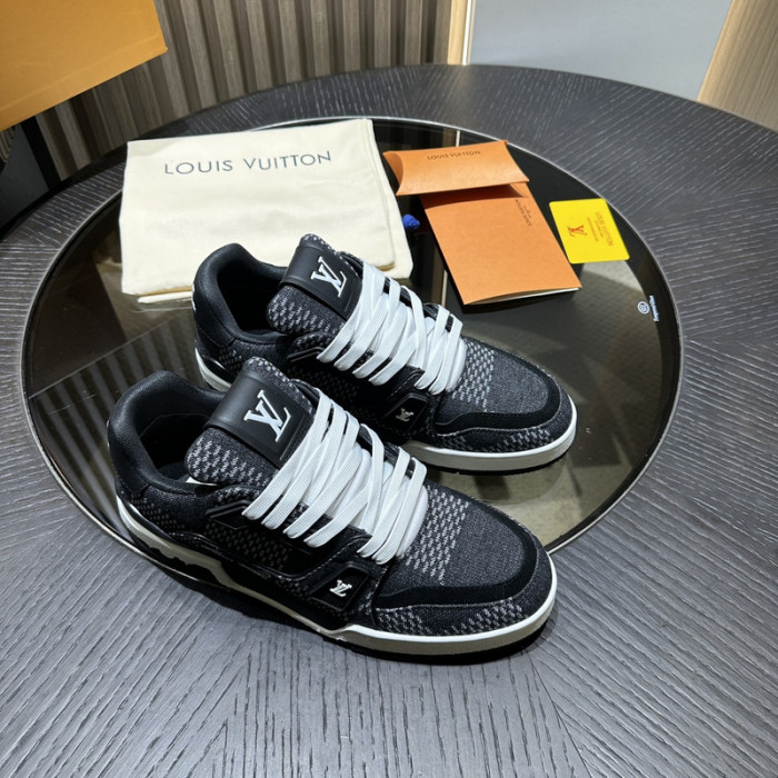L0VT SNEAKER