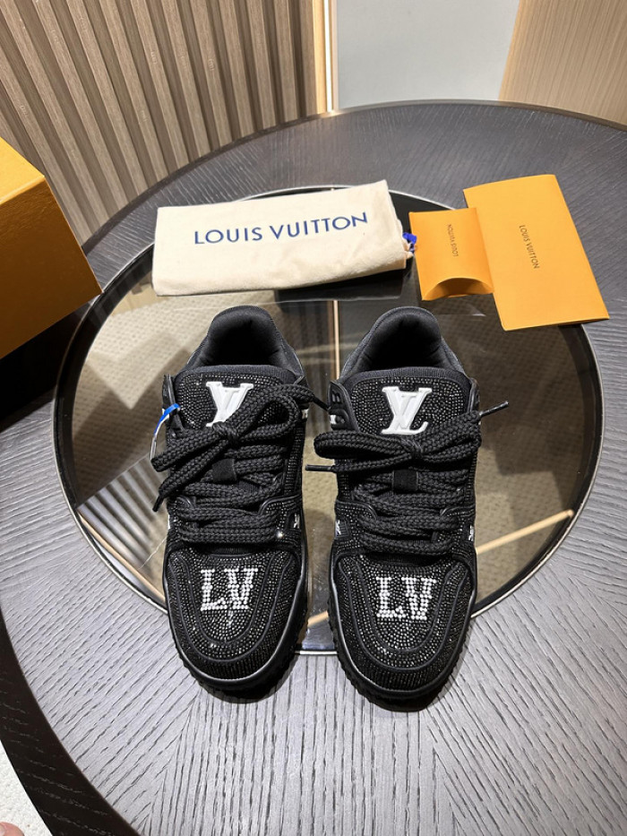 L0VT SNEAKER