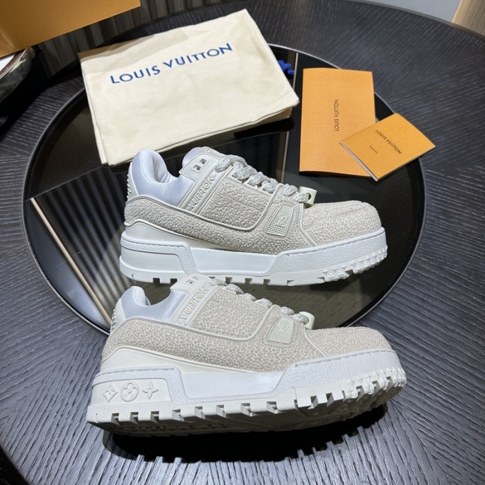 L0VT SNEAKER