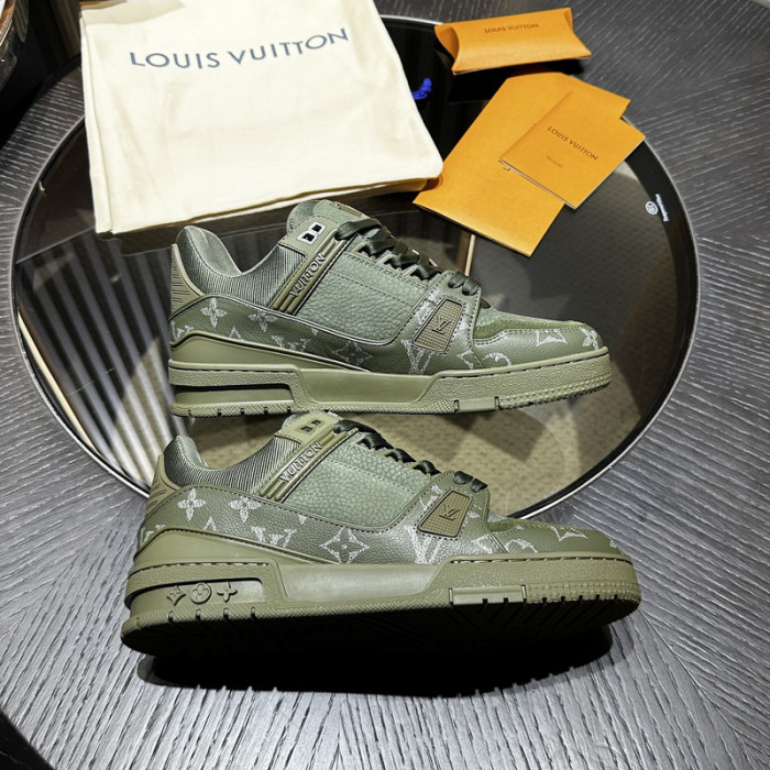 L0VT SNEAKER