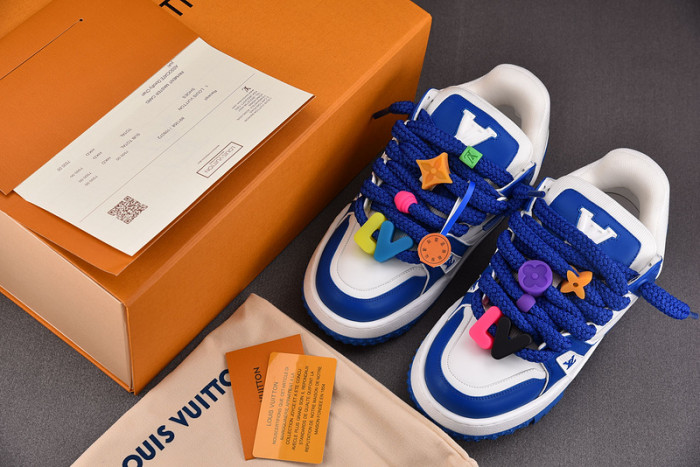 L0VT SNEAKER
