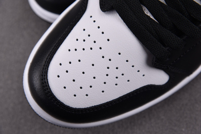 Air Jordan 1 Low "Panda" DC0774-101