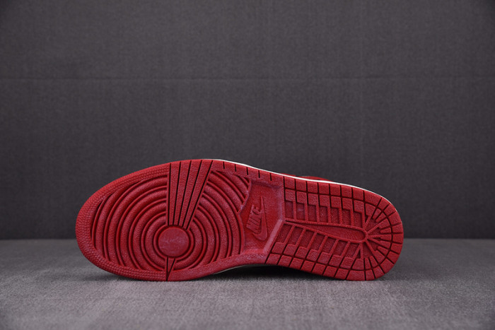 Air Jordan 1 Retro High OG Chicago Lost and Found DZ5485-612