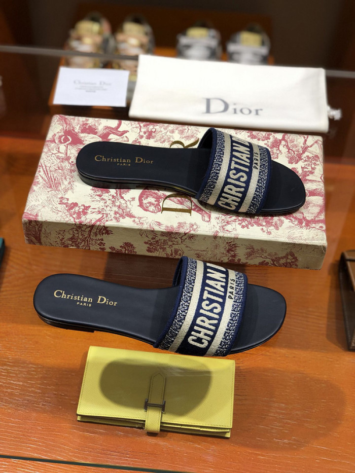 d10r sandal